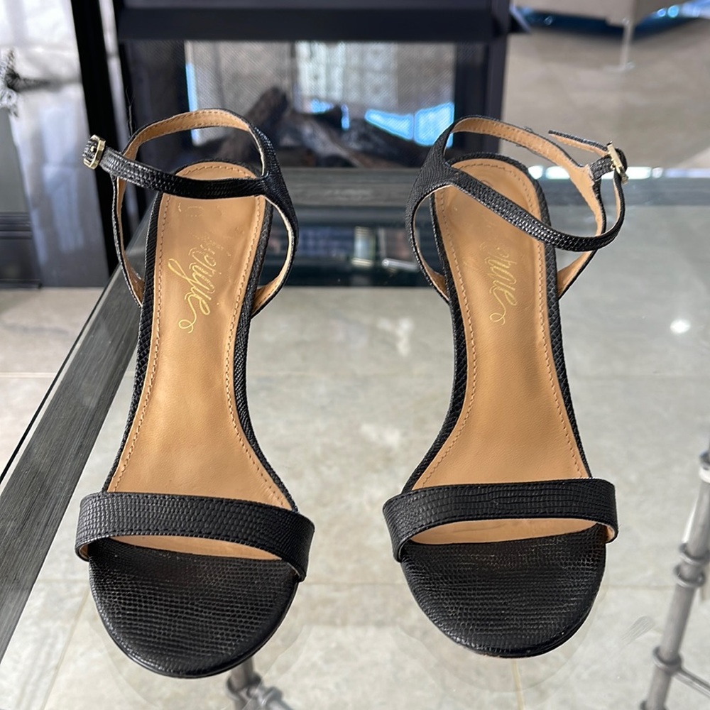 Fergie size 6 faux snakeskin adjustable slingback heel. Gold buckle detail.